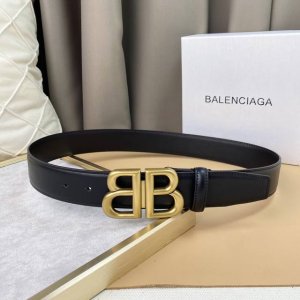 alenciaga Bb 宽版腰带 这款Bb 版腰带来自Balenci设计细节，正面扣、尖尾，打孔式细节3.8Cm