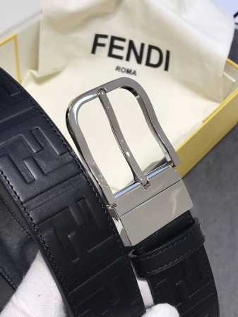配送专柜包装 打孔针 特批新款 Fd 宽40Mm 标志造型皮带，钉扣式带扣。进口牛皮印有浮雕 纯手工手绘黑色Ff 图案，撞色皮，镀金表面金属制品，品质保证，非市 - 点击图像关闭