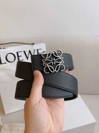 Loewe.罗意威 全套包装 产品打造成兼具实用性及独特性的时尚精品。Loewe罗意威采用卓越工艺，简约造型，精美材质质量，致力打造针对不同生活领域的时 - 点击图像关闭