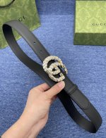 品牌古驰 Gucci 特 描述采用高级Gucci Signature真皮精制而成，触感厚实，饰以双G商标带扣。腰带为意大利尺寸，请在购买前参阅腰带尺寸指南. 原