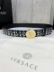 宽度4.0Cm Versace 范思哲 此款Palazzo腰带采用牛皮革面料制作，并饰有Le Pop Classique图案印花和标志性的美杜莎五金真空电镀配件
