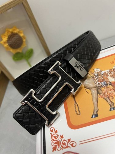 品名：爱马仕.Hermès 原单 材质：原单牛皮腰带 百分百头层牛皮腰带保证真皮，24K纯钢扣，专柜原单品质、做工精细，时尚大牌，送人自用首选 包装： 请认准如