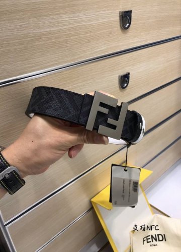 特 配送专柜包装 打孔针 新款 FD 宽38 MM 支持NFC 芯片扫描，标志造型皮带，原版亮面间纹F铆钉扣，进口原版 黑色小牛皮配原版老花制成，镀金表面金属制