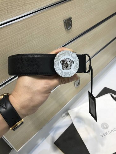 特P210 配送专柜包装 打孔针 专柜同款、实拍专柜官网，尺寸:宽38Mm，原版立体长城纹美人头扣 ，极富设计美感 ，双面采用进口原版十字纹小牛皮，彰显个性，清