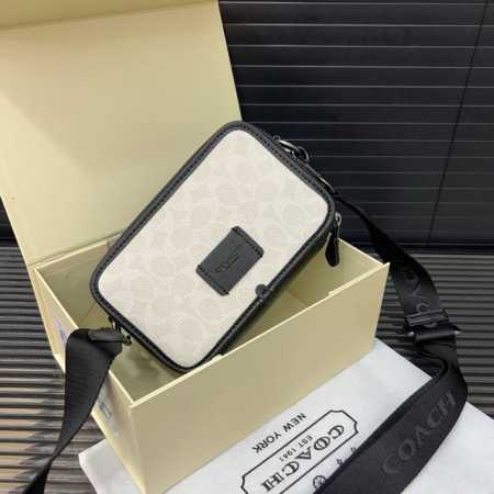 Coach 蔻驰 Wyatt20 男士斜挎单肩包 经典Logo搭配原厂工艺材质 休闲百搭 采用实物拍摄 原厂原版面料 配送礼盒 防尘袋12 X 20 Cm。 - 点击图像关闭