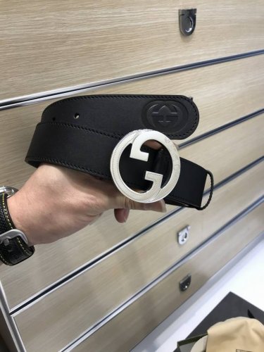 配送专柜包装 打孔针 特 特 宽38Mm， 原单进口双面头层小牛皮，搭配原单钌钯电镀双G花纹钢扣，手感.油边近乎完美，原产皮料定制，质感无可挑剔，出众的细节，高