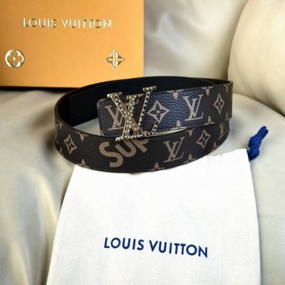 驢家經典款。L0Uis Vuitt0N 今季新品 男士原單腰帶 寬度40毫米 經典荔枝紋牛皮絲印圖案設計 搭配印小花鋼扣五金 可雙面佩戴 經典百搭 適合沈穩低調