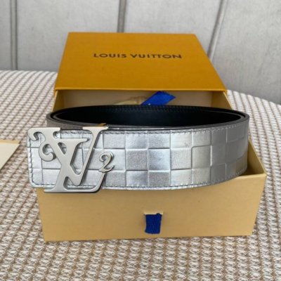 配全套包装礼盒 驢家新品 寬度40Mm 原單新品 專櫃在售男士腰帶 全新工藝壓格子文襯托小牛皮底 搭配經典鍍鈀字母扣 雙面可用 多色選