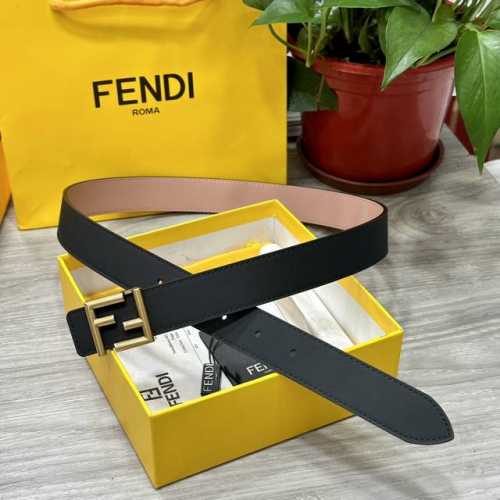 Fendl 芬迪 女士腰带 宽30Mm 双面原版头层牛皮 制作 搭配經典F铜扣 时尚潮流 经典百搭 精细的做工 高清的实拍图 双面可用 品质保证
