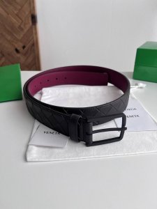 Bv 2025最新款男士编织腰带 纯手工Intreccio大格子编织 双面意大利小牛皮搭配真空枪色针扣 侧面有标识 皮带宽度35Mm 颜色: 咖啡色 波尔多酒红