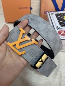 品名：Lv..路易..威登原单 材质：原单牛皮腰带 百分百头层牛皮腰带保证真皮，24K纯钢扣，专柜原单品质、做工精细，时尚大牌，送人自用首选 包装： 请认准如图