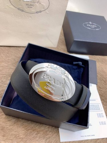 Prada 纯原普拉达双面腰带，意大利外贸公司单，Saffiano十字纹牛皮，原厂拉丝五金。男士时尚日常生活皮带，上身效果百搭休闲。宽度3.5Cm，官网同步！