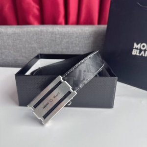 特 品牌： 万宝龙 新款进口3.5Cm自动小头层牛皮，手感细腻柔软。搭配纯钢自动头精品钢扣，男士必备！宽度：3.5Cm自动扣皮带