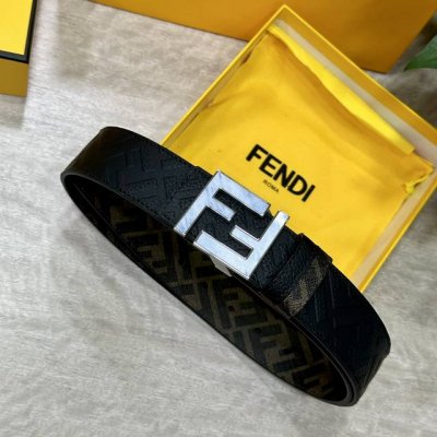 Fendi芬迪专柜同款 宽4.0Cm 双环正反用腰带 Ff按钉搭扣 黑色Cuoio Romano皮革材质 反面面料带有烟草黄和黑色Ff图案 四方金属饰面 时尚经