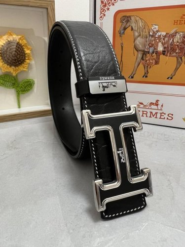 品名：爱马仕.Hermès 原单 材质：原单牛皮腰带 百分百头层牛皮腰带保证真皮，24K纯钢扣，专柜原单品质、做工精细，时尚大牌，送人自用首选 包装： 请认准如