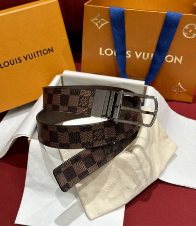 -驴家，新款男士，正品级别， Louis Vuitton 专柜最新款316精钢针扣， 进口牛皮，做工精细，百搭休闲的设计，搭配时尚潮流，宽度 3.5Cm
