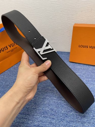 Louis Vuitton ：经典原单品质，经典印花皮搭配原版平纹底，原单精品钻扣，精工制作，细节看图，实物拍摄，高端奢华，宽度4.0Cm DDD