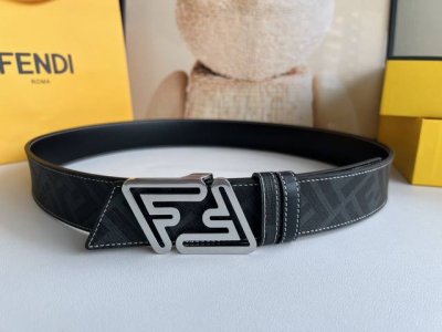 Fendi 芬迪最新非凡创意渐变印花深蓝色双Ff牛皮腰带，Fendi的专属风格气息，呈现自由的潇洒姿态，非常适合日常穿着。4.0Cm