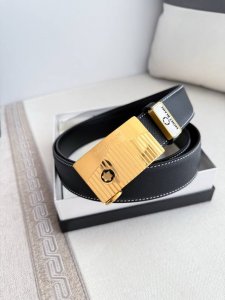 品名：万宝龙.Montblanc原单 腰带 自动皮带 型号：自动带，原版新款纯钢材质自动扣，双面头层牛皮实物拍摄， 材料：百分百头层牛皮，保证真皮。专柜同等质量