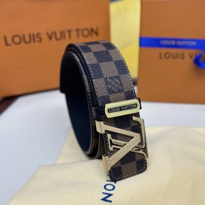 高端品质，实物拍摄 批 配全套包装 品牌：驴家最新款 扣头材质：精品实心钢扣 带身材质正面：40Mm宽度采用双面进口原版皮腰带 双面可用 。真空电镀五金扣头实物