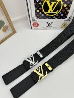 品名：Lv..路易..威登原单 材质：原单牛皮腰带 百分百头层牛皮腰带保证真皮，24K纯钢扣，专柜原单品质、做工精细，时尚大牌，送人自用首选包装： 请认准如图专
