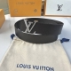 原版包裝 L0Uis Vuitt0N 專櫃最新升級版本 寬度40Mm 原廠小牛皮十字紋面 進口柔軟小牛皮底 搭配新型字母搭扣 百搭易襯！
