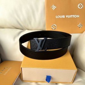 原版包裝 L0Uis Vuitt0N 驢家原單腰帶 寬度35毫米 腰帶採用一面頭層手掌紋皮內襯一面進口小牛皮底 搭配經典款五金 可雙面佩戴 經久耐用 時尚百搭款