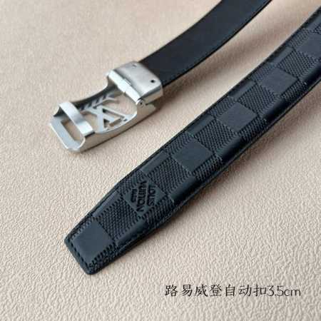 特 品牌：路易威登新款进口小牛皮，手感细腻柔软。搭配纯钢自动精品钢扣，宽度：3.5Cm - 点击图像关闭