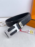 品名： 爱玛仕.Hermes腰带 皮带 原单 型号：挂扣，经典纯钢材质扣头，双面头层牛皮，图片实物拍摄 材料：双面头层牛皮，挂扣系列，纯钢材质扣头，钯镀电镀工艺