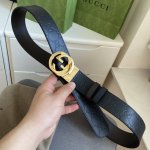 特 Gucci -古驰 宽： 3.7Cm 意大利原厂压花皮 黑咖双面可用 精品纯铜旋转扣 。