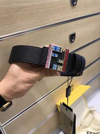 配送专柜包装 打孔针 特批 新款 Fd 宽35Mm 支持Nfc 芯片扫描，标志造型 皮带，原版亚克力彩方钻扣，进口原版老花纹配制粒面小牛皮，高端大气，镀金表面金 - 点击图像关闭