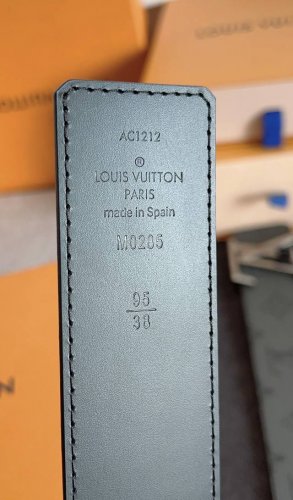 M0 : 最新25年原版皮料，编码皮料专款专配。