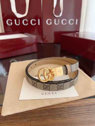特 。Gucci 2025最新专柜系列裸粉 款号 659418 92Tin 9257 双面进口原厂防水Pvc材质 比牛皮还耐用 宽度2.0Cm 可旋转亮金双G带