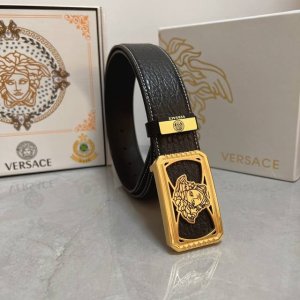品名：Versace.范思哲 材质：原单牛皮腰带 百分百头层牛皮腰带保证真皮，24K纯钢扣，专柜原单品质、做工精细，时尚大牌，送人自用首选 包装： 请认准如图专