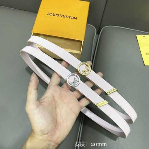 特P180 寬20Mm 女士經典頂級休閒腰帶 寬度20毫米這款永恆優雅飾有壓紋的造型設計：搭配閃亮精緻帶扣。更加襯托出該設計的雅致之感 搭配任何裝扮皆宜！