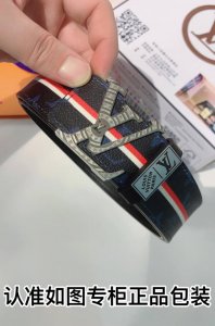 皮带：LV..路易..威登原单 腰带：百分百头层牛皮，保证真皮。24k纯钢扣双面可用专柜同等质量， 送人自用首选 包装： 请认准如图专柜包装，赠送打孔器，银联发