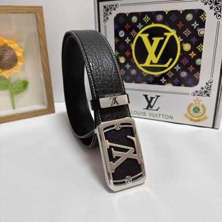 品名：Lv..路易..威登 材质：原单牛皮腰带 百分百头层牛皮腰带保证真皮，24K纯钢扣，专柜原单品质、做工精细，时尚大牌，送人自用首选 包装： 请认准如图专柜 - 点击图像关闭
