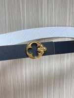 3.0宽 女士无线腰带，当季新款，一面白色进口牛皮印花，一面进口小牛皮平纹，搭配精品钢扣。实拍图。