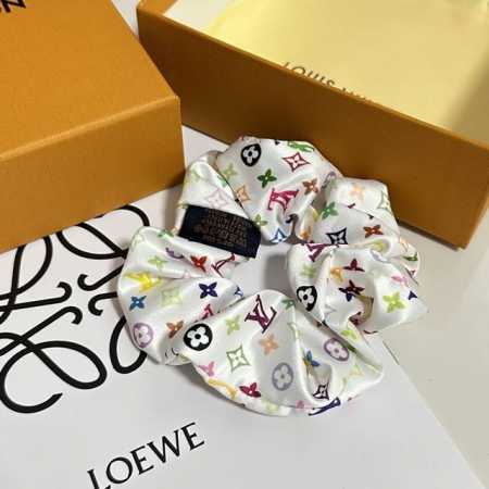 特 配包装 Lv 路易威登 经典真丝发圈 带头上或者手上都非常好看 时尚百搭人手必备单品 - 点击图像关闭
