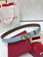 Vlogo Signature可双面佩戴小牛皮腰带 - 黄铜Vlogo Signature搭扣 -外层金属质感小牛皮 -内部亮面小牛皮 -宽度：3厘米