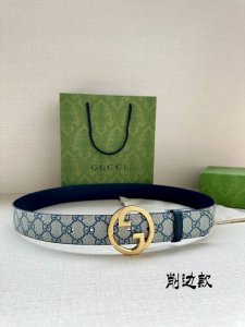 特 P160 宽度3.8 Cm Gg Supreme帆布是品牌的一款代表性面料，其灵感源自30年代的典藏设计。互扣式双G以钯金色调配件亮眼呈现，致敬品牌悠久传承