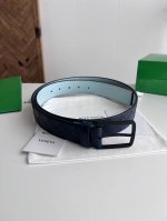 Bv 2025最新款男士编织腰带 纯手工Intreccio大格子编织 双面意大利小牛皮搭配真空枪色针扣 侧面有标识 皮带宽度35Mm 颜色: 深蓝色 浅蓝色