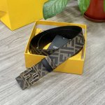 Fendi 芬迪 专柜同款 宽4.0Cm 双环正反用腰带 Ff按钉搭扣 黑色cuoio Romano皮革材质 反面面料带有烟草灰和黑色ff图案 黑色珐琅金属饰面