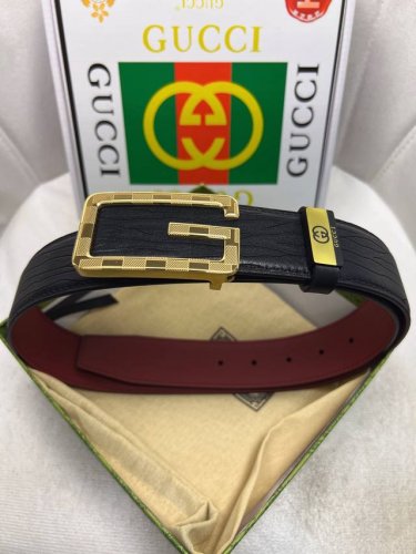 古驰。 原单头层牛皮云层纹面，内衬头层牛皮压横条纹底．搭配原单扣．此款腰带双面采用意大利原定厂制进口牛皮带身 ，对专版柜足宽4.0宽 DDD