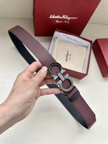 菲拉格慕 尺寸:34Mm 精品专柜扣，真空电镀，工艺精细 带身材质:天然头层荔枝纹 时尚潮流，尽显品牌个性，质感超赞，手感柔软