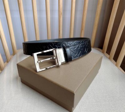 新款 Burberry巴宝莉专柜同步上新意大利制腰带 装饰品牌专属标识压花图案 搭配镀钯金搭扣 营造精致设计感 宽:3.5Cm 精致优雅 简单大方P230