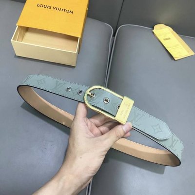 特P190 寬：35Mm Louis Vuitton 海外原單代購級別 老鼠貨 寬度35毫米 小牛皮內襯和烤漆針扣設計 孔位由5個(純銅烤漆)飾釘組成 充分展現