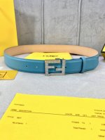 宽度4.0Cm Fendi 芬迪 此款平纹腰带搭配双f 镶钻钢扣相呼应 专柜新款不管是商务 休闲都能完美搭配 夏季必备、扣头金 白真空电镀。