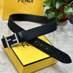 特 Fendl 芬迪 专柜同款 宽3.8Cm 原版定制布料 Ff图案布料材质 黑色皮革内衬 单钉镀钯金属配件 时尚潮流 经典系列