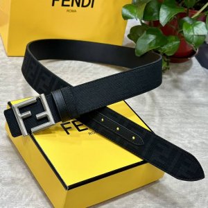 特 Fendl 芬迪 专柜同款 宽3.8Cm 原版定制布料 Ff图案布料材质 黑色皮革内衬 单钉镀钯金属配件 时尚潮流 经典系列